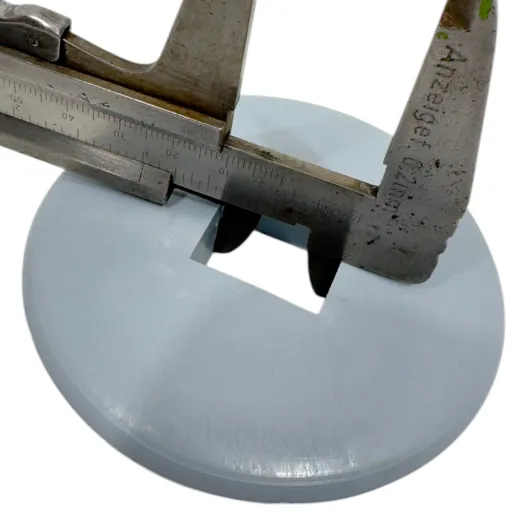 Graue Kunststoff-Abweiserrolle f�r Vierkantrohr 25x25 mm, Au�endurchmesser 95 mm - Ersatzteil f�r Hupfer Regalwagen, Tablettwagen und Allzweckwagen. Passend auch f�r fahrbare Ger�te von Rieber, Blanco, B-pro oder Allpax mit Vierkantrohr 25x25 mm.