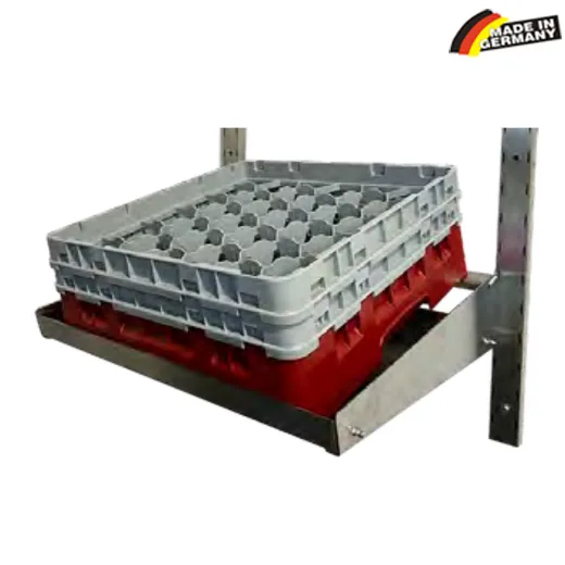 Schr�ge Edelstahl-Auflage aus 1.4301 f�r Sp�lk�rbe 50x50 cm mit integriertem Ablauf, �ber Konsolen an der Wandverstellschiene montiert - hier mit Gl�serkorb als Anwendungsbeispiel. Korb nicht im Lieferumfang