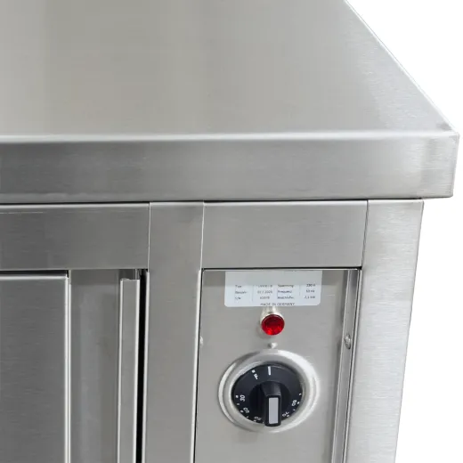 Detailansicht rechte obere Frontseite vom Edelstahl W�rmeschrank CAT-UWFE-06-06-14: Temperaturregler, Griffleiste der Fl�gelt�r und Tischplatte. Tischplatte CNS 18/10, 50 mm, mit Tropfkante und schalld�mmender Unterseite. Edelstahl 1.4301.