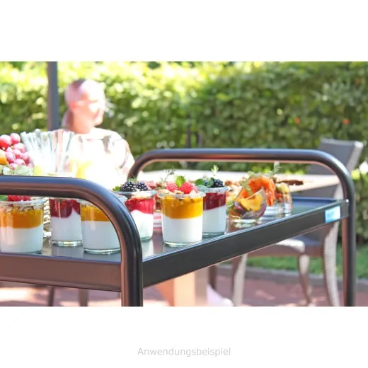 Detailansicht des nahtlosen Edelstahlgriffs am Hupfer Servierwagen bzw. Etagenwagen VSSW 8x5-3. Die hygienische Verarbeitung erm�glicht eine einfache Reinigung und sorgt f�r hohe Stabilit�t und Langlebigkeit im t�glichen Einsatz in Hotel, Klinik oder Labo