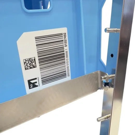 Detailansicht der Einschubschiene des Hupfer Edelstahl Regalwagens RG-F EB 13-6/1796 mit Eurobeh�lter 60x40 cm. Aufnahme von Eurobeh�ltern, Fleischer- und B�ckerkisten Norm E1 bis E5 m�glich.