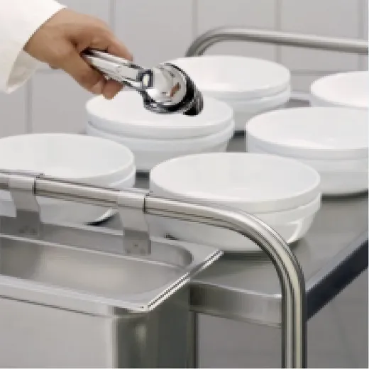 Der Hupfer Anh�nge-Besteckbeh�lter GN-1/3 (Art.-Nr. 0116202) aus Edelstahl mit Anh�ngevorrichtung passt an alle Hupfer Servier- und Abr�umwagen mit Rundrohrrahmen. Einfach einzuh�ngen und ideal zur hygienischen Aufnahme von Besteck.