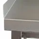 CAT Edelstahl Arbeitstisch ATB08-04-30 mit stabilem Ablageboden. Detailansicht der hinteren Aufkantung der 1,5 mm holzfrei unterftterten Arbeitsplatte. Ideal fr hygienische Lebensmittelverarbeitung in Gastronomie, Bckerei oder Konditorei.