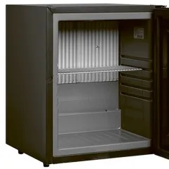 Innenansicht der NordCap Minibar TM 32/33-V mit Volltr, LED-Innenbeleuchtung, leisem Absorbersystem, 25 l Nutzinhalt, ideal fr Hotelzimmer.