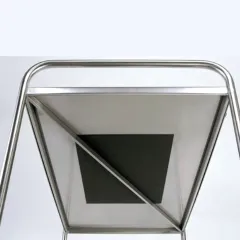 Jedes Bord ist mit einem vollverschweiten Verstrkungsunterzug ausgestattet - fr hohe Stabilitt und Belastbarkeit. Die Konstruktion sorgt fr eine gleichmige Gewichtsverteilung und ermglicht eine erhhte Flchenbelastung.